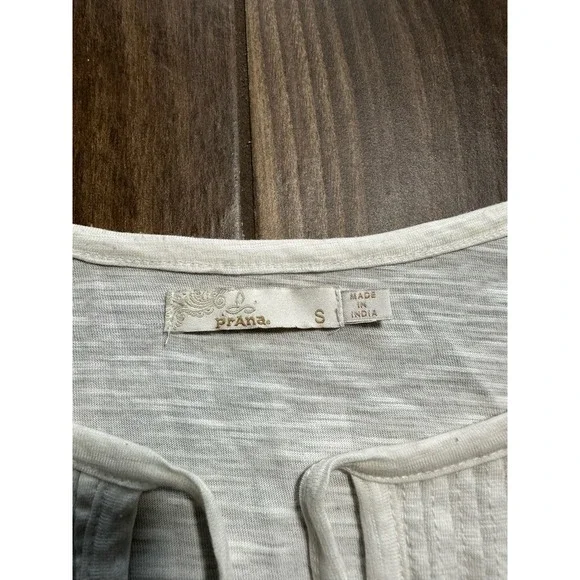 Prana Pintuck Pleat Blouse Top Size Small Short Sleeve Soft White Organic Cotton - Picture 3 of 6